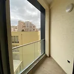 Center * تيرانا