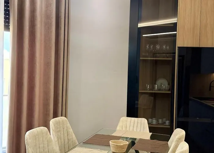 Center Apartment *